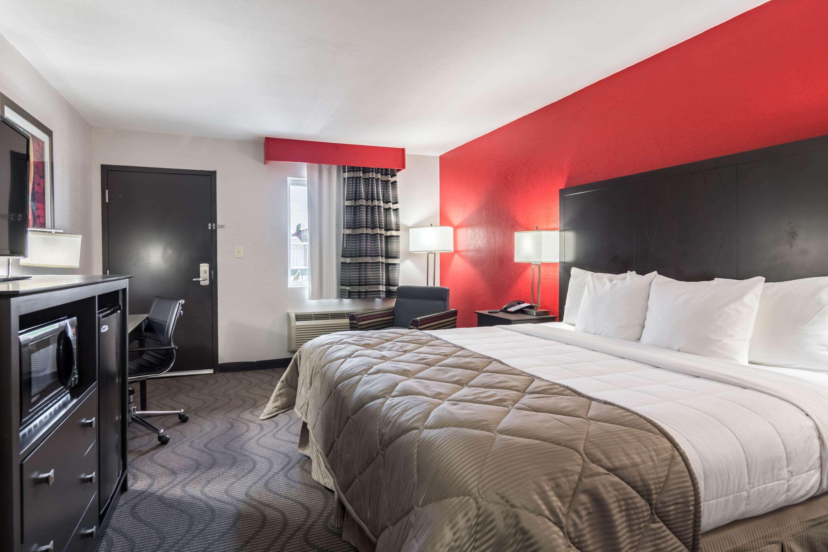 Clarion Inn & Suites Russellville I-40 Eksteriør bilde