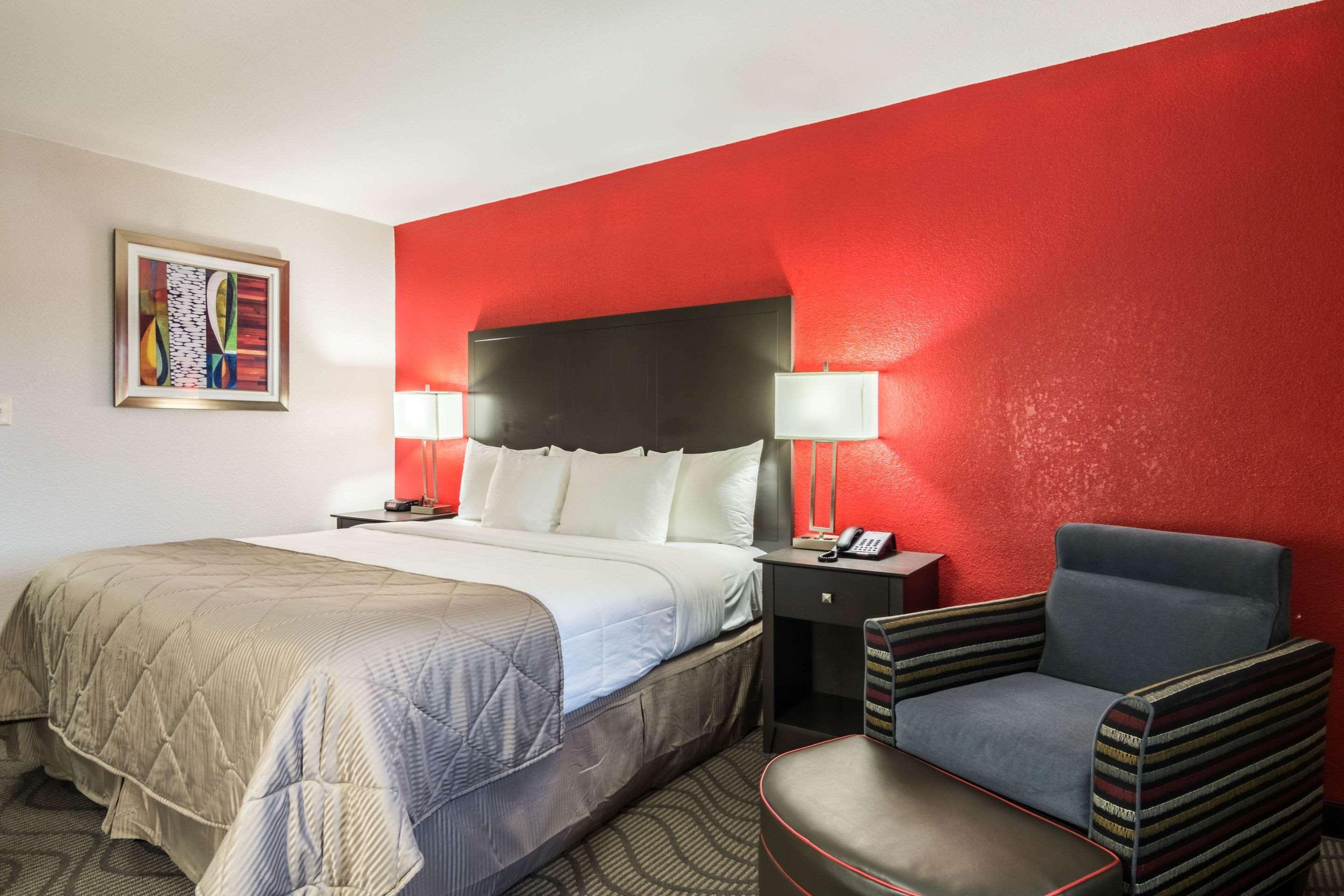 Clarion Inn & Suites Russellville I-40 Eksteriør bilde