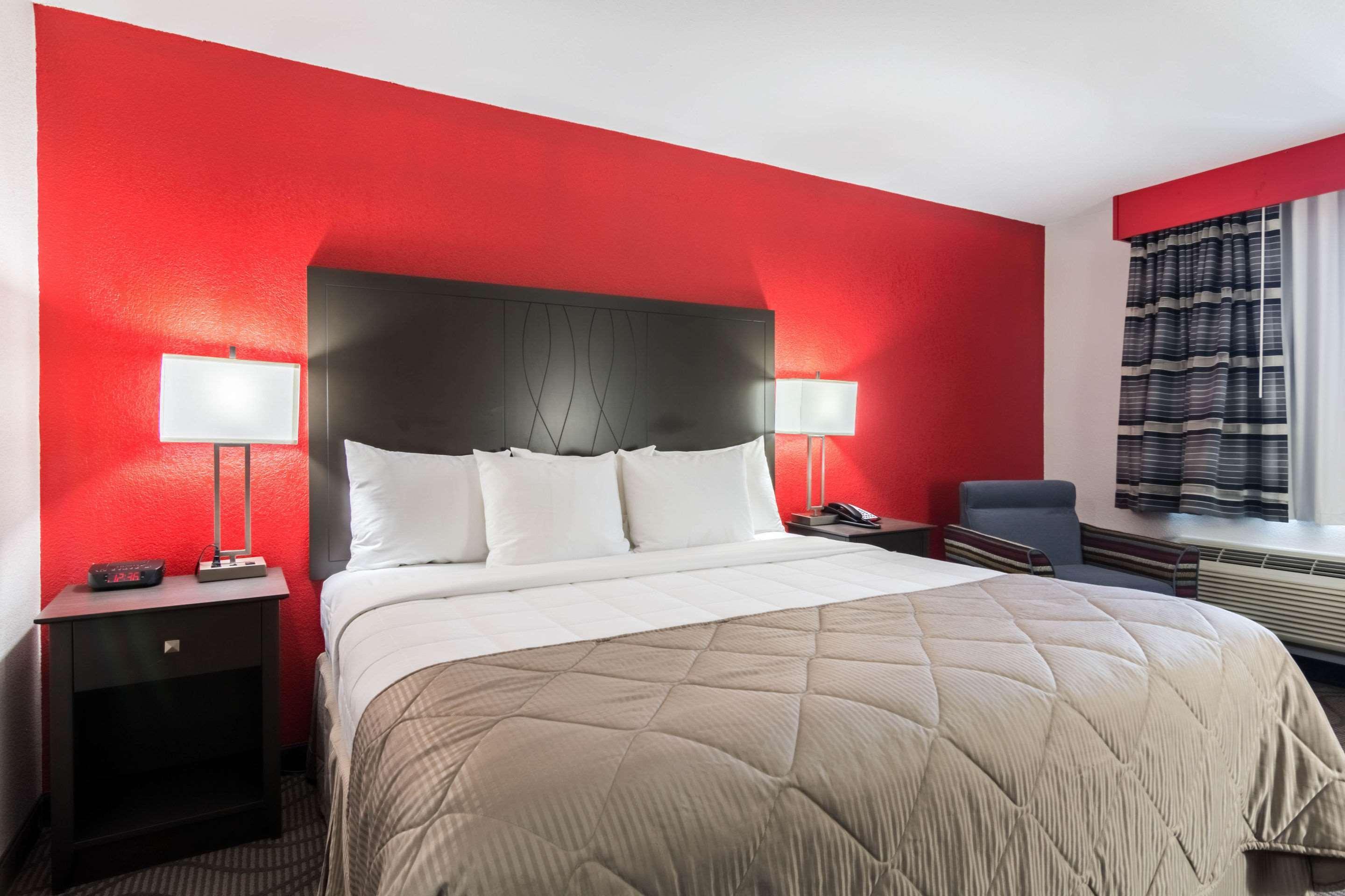 Clarion Inn & Suites Russellville I-40 Eksteriør bilde