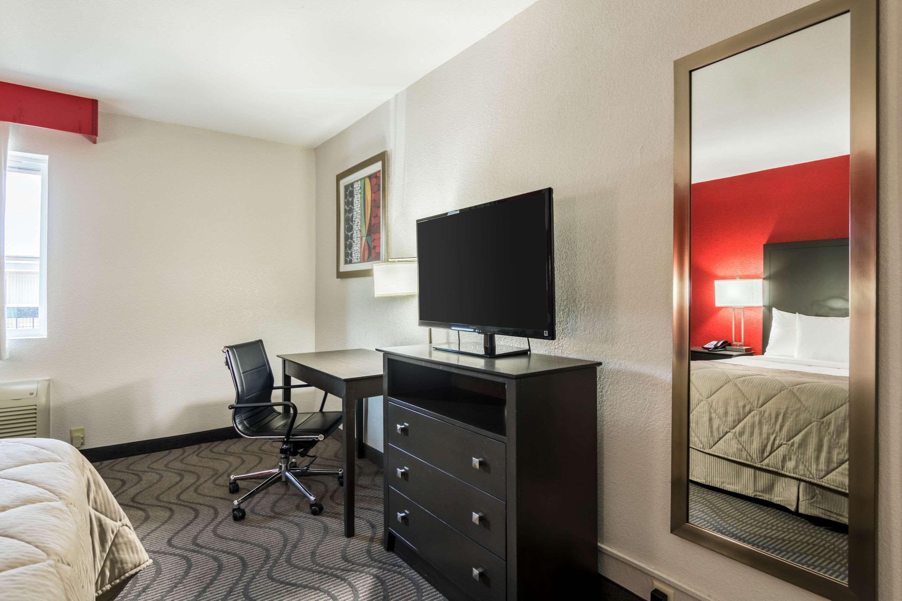 Clarion Inn & Suites Russellville I-40 Eksteriør bilde