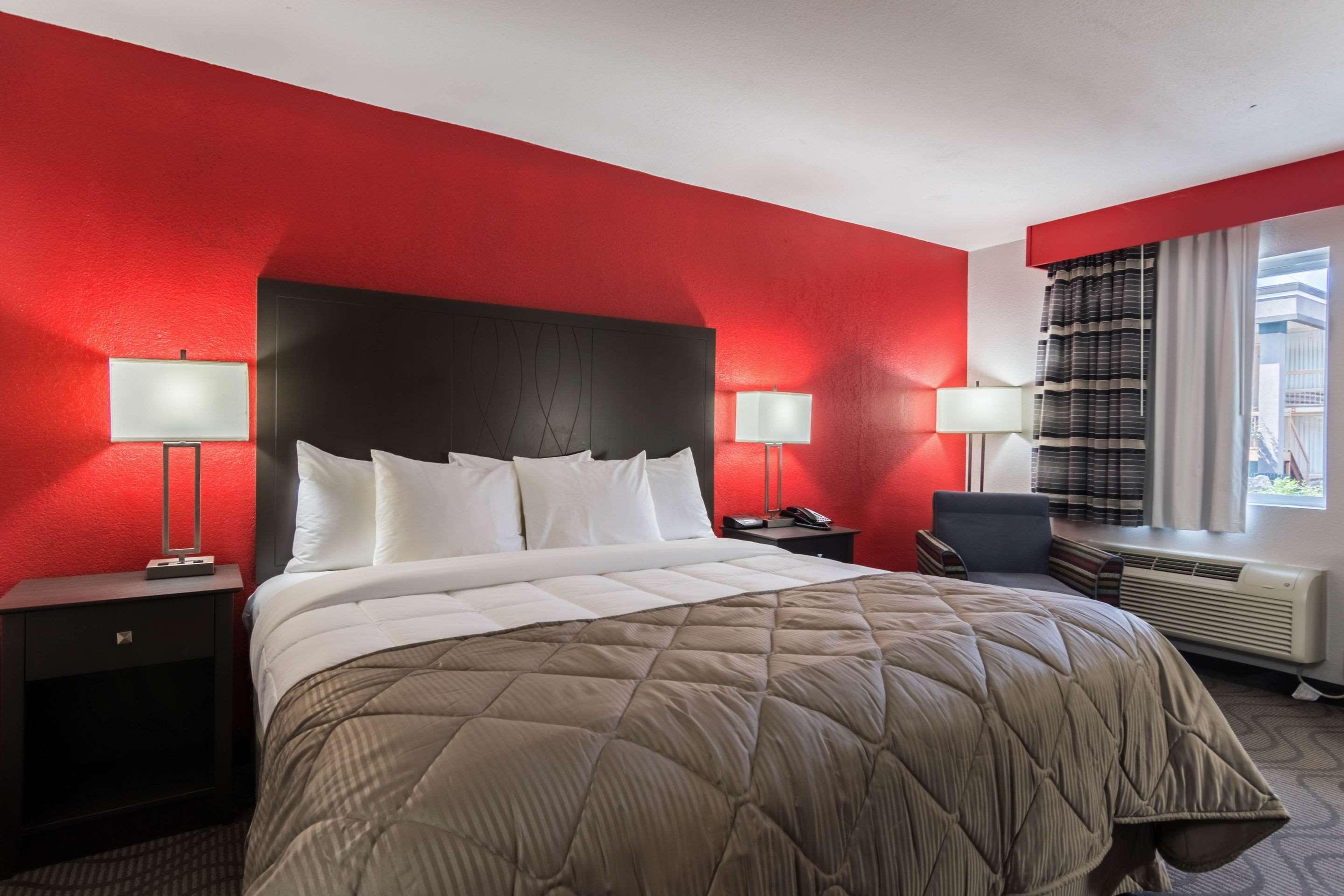 Clarion Inn & Suites Russellville I-40 Eksteriør bilde