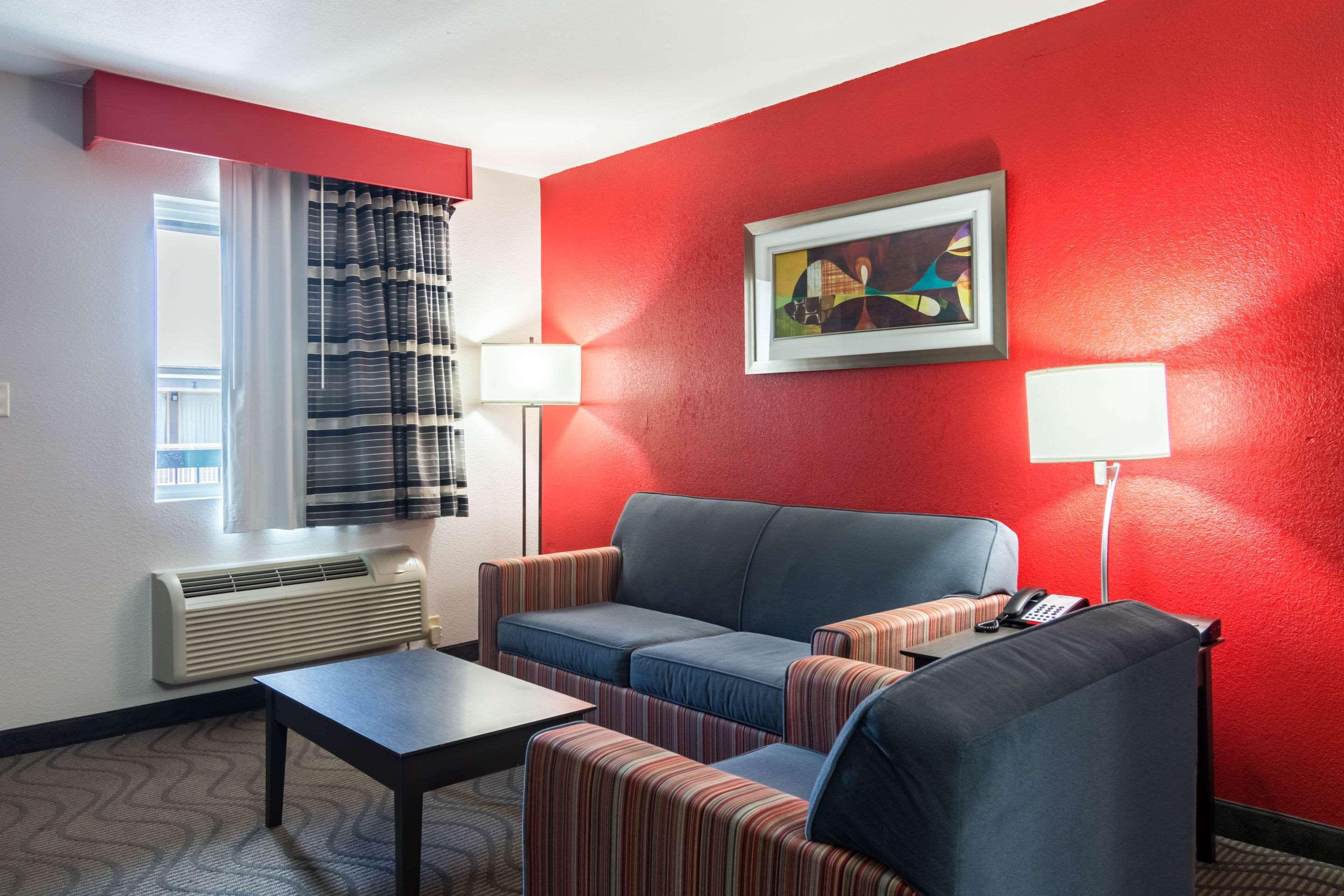 Clarion Inn & Suites Russellville I-40 Eksteriør bilde