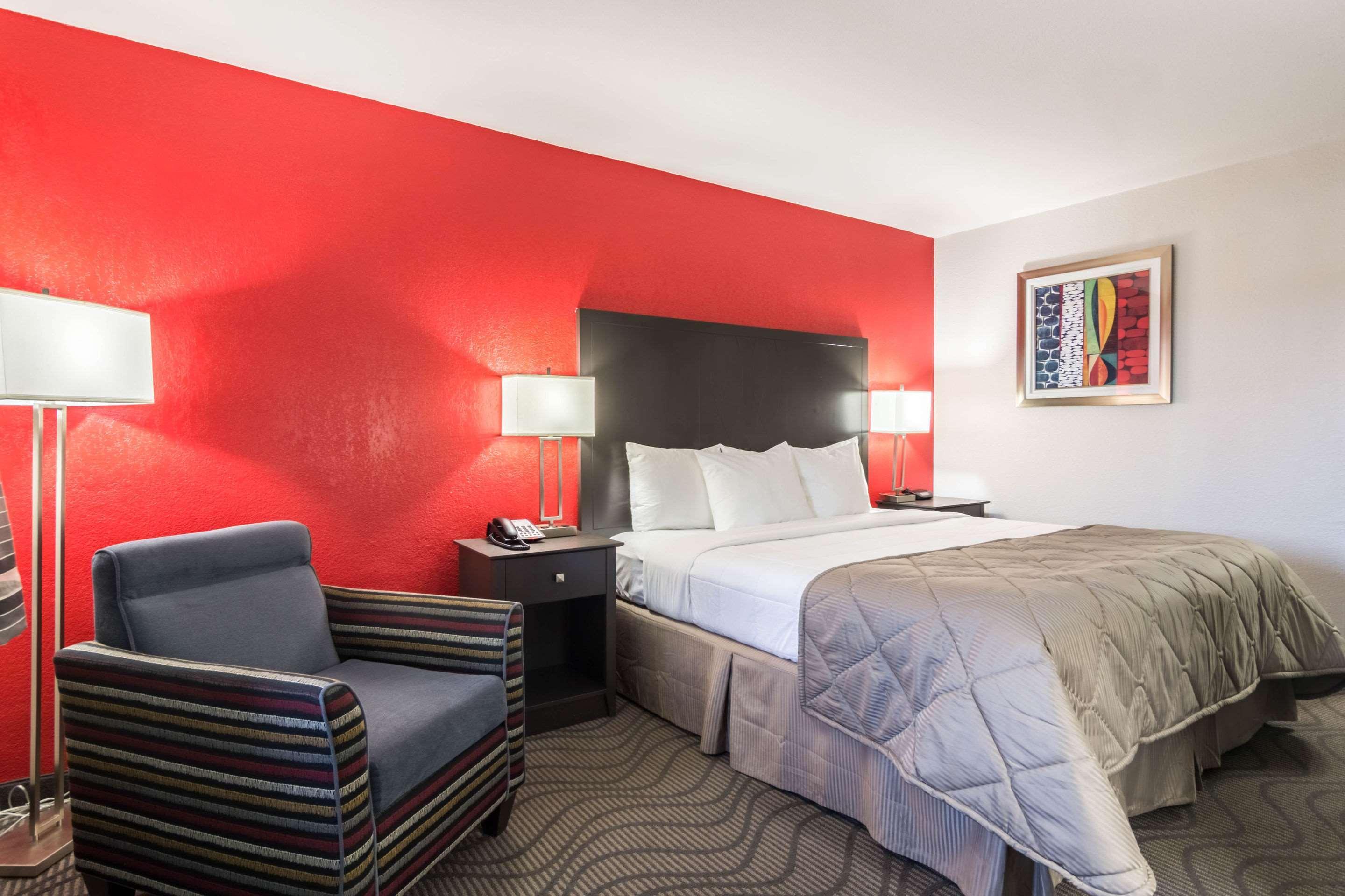 Clarion Inn & Suites Russellville I-40 Eksteriør bilde