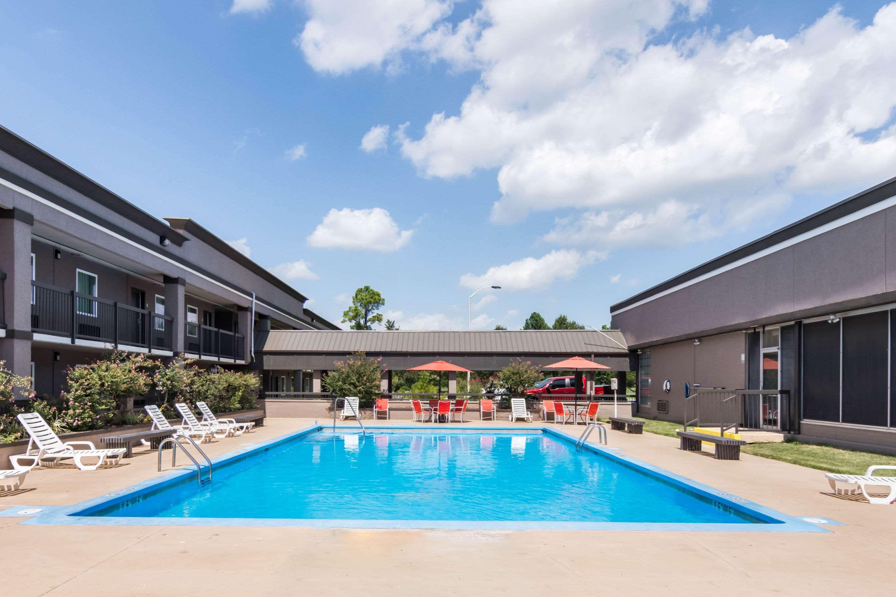 Clarion Inn & Suites Russellville I-40 Eksteriør bilde