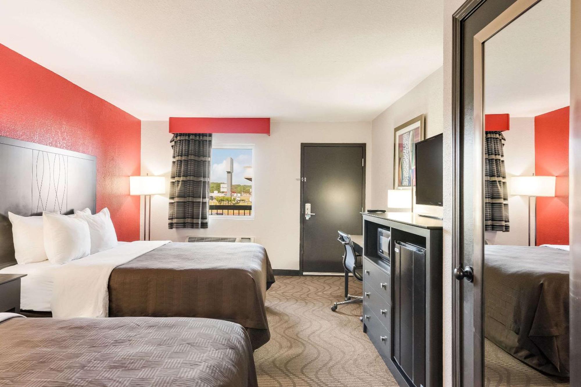 Clarion Inn & Suites Russellville I-40 Eksteriør bilde