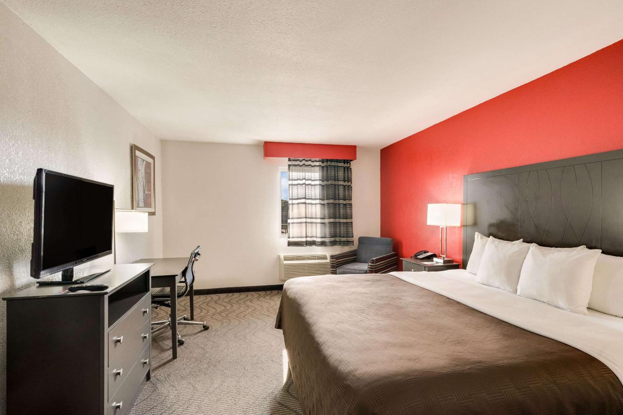 Clarion Inn & Suites Russellville I-40 Eksteriør bilde