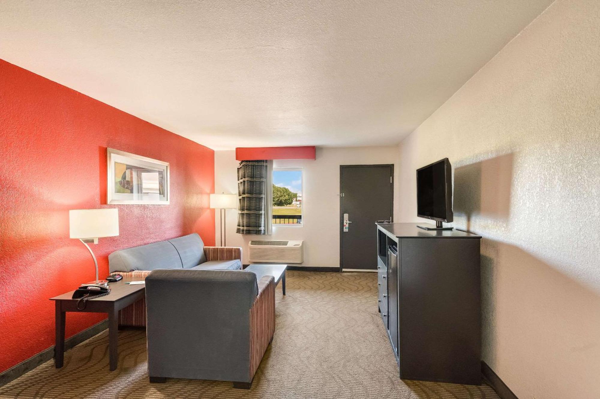 Clarion Inn & Suites Russellville I-40 Eksteriør bilde