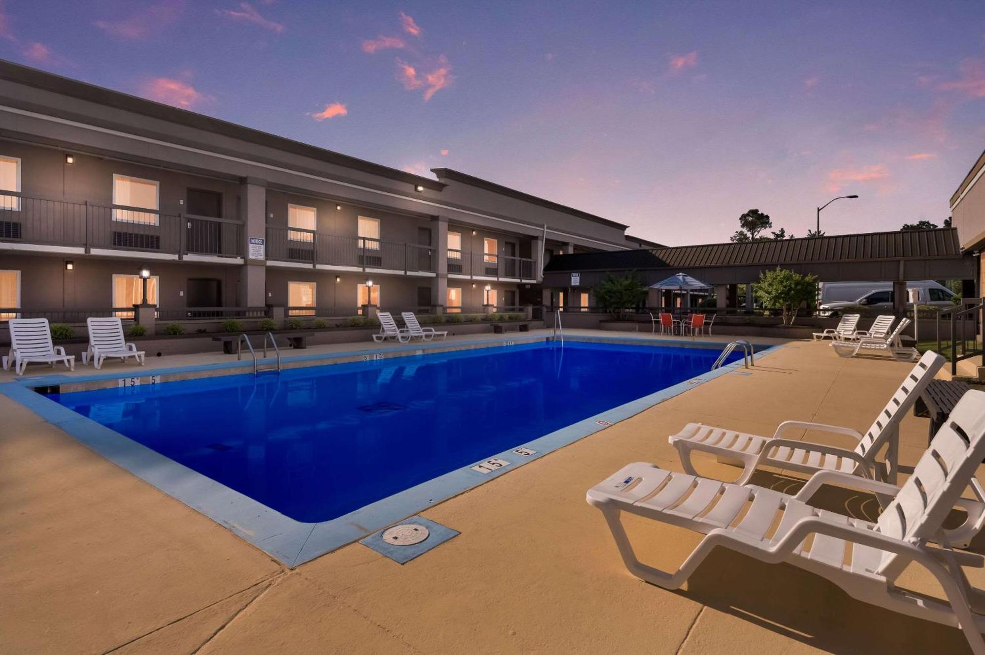Clarion Inn & Suites Russellville I-40 Eksteriør bilde