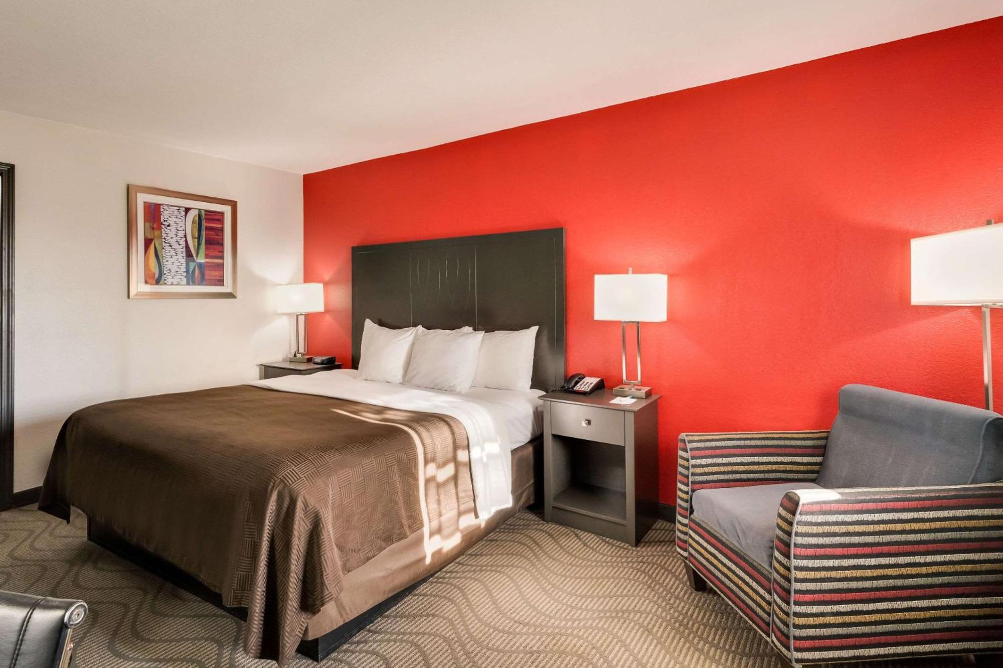 Clarion Inn & Suites Russellville I-40 Eksteriør bilde