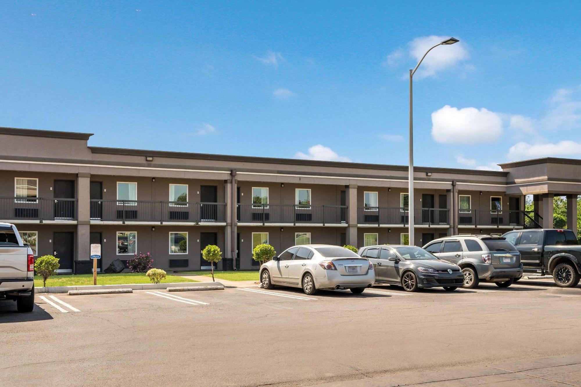 Clarion Inn & Suites Russellville I-40 Eksteriør bilde
