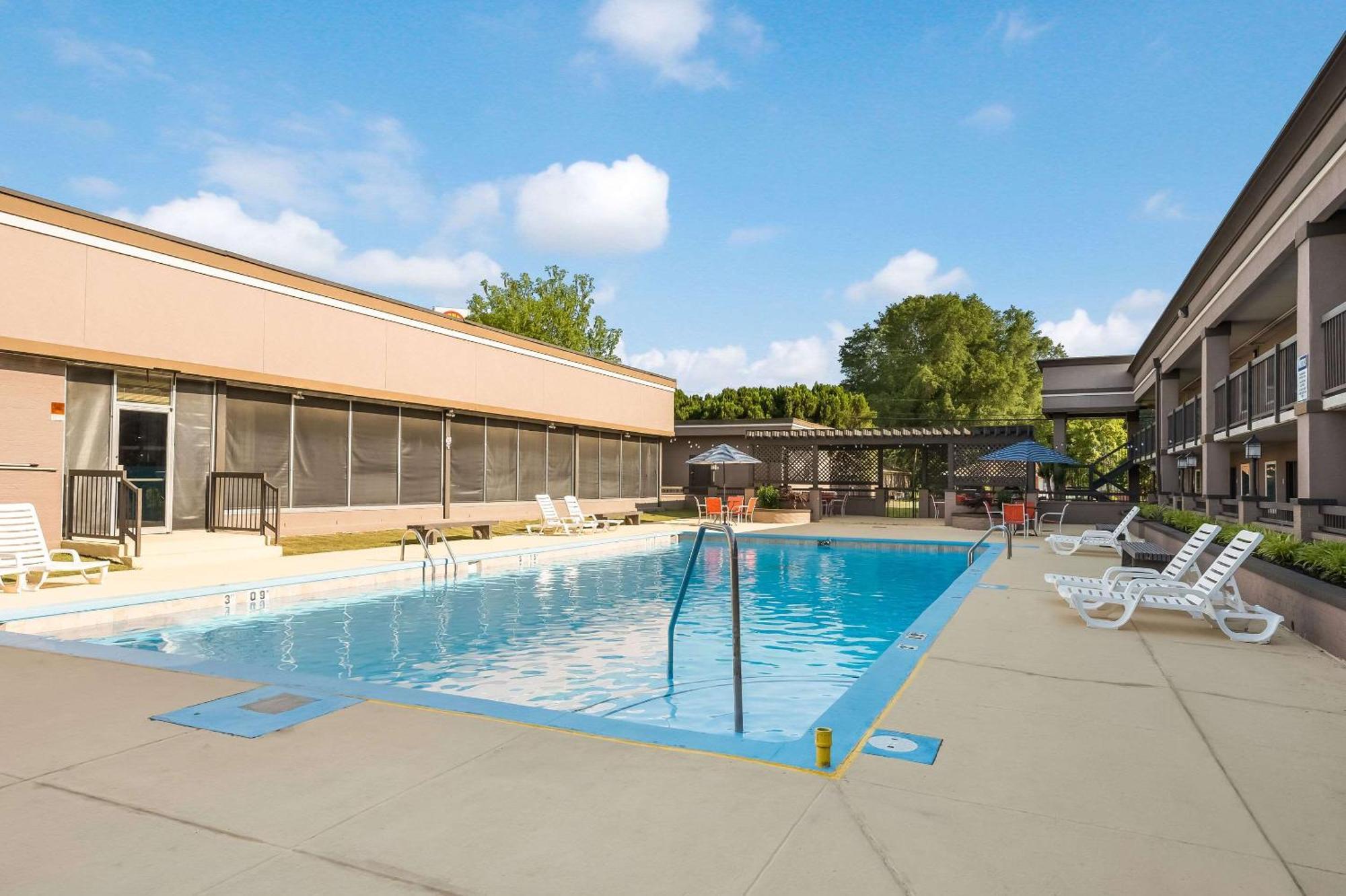 Clarion Inn & Suites Russellville I-40 Eksteriør bilde